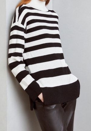 Pullover - black