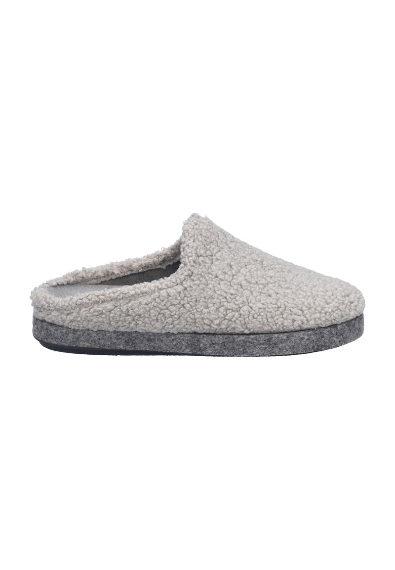 Chausson gris en tissu moelleux avec une surface texturée. Design à dos ouvert avec une semelle plate de couleur gris foncé.
