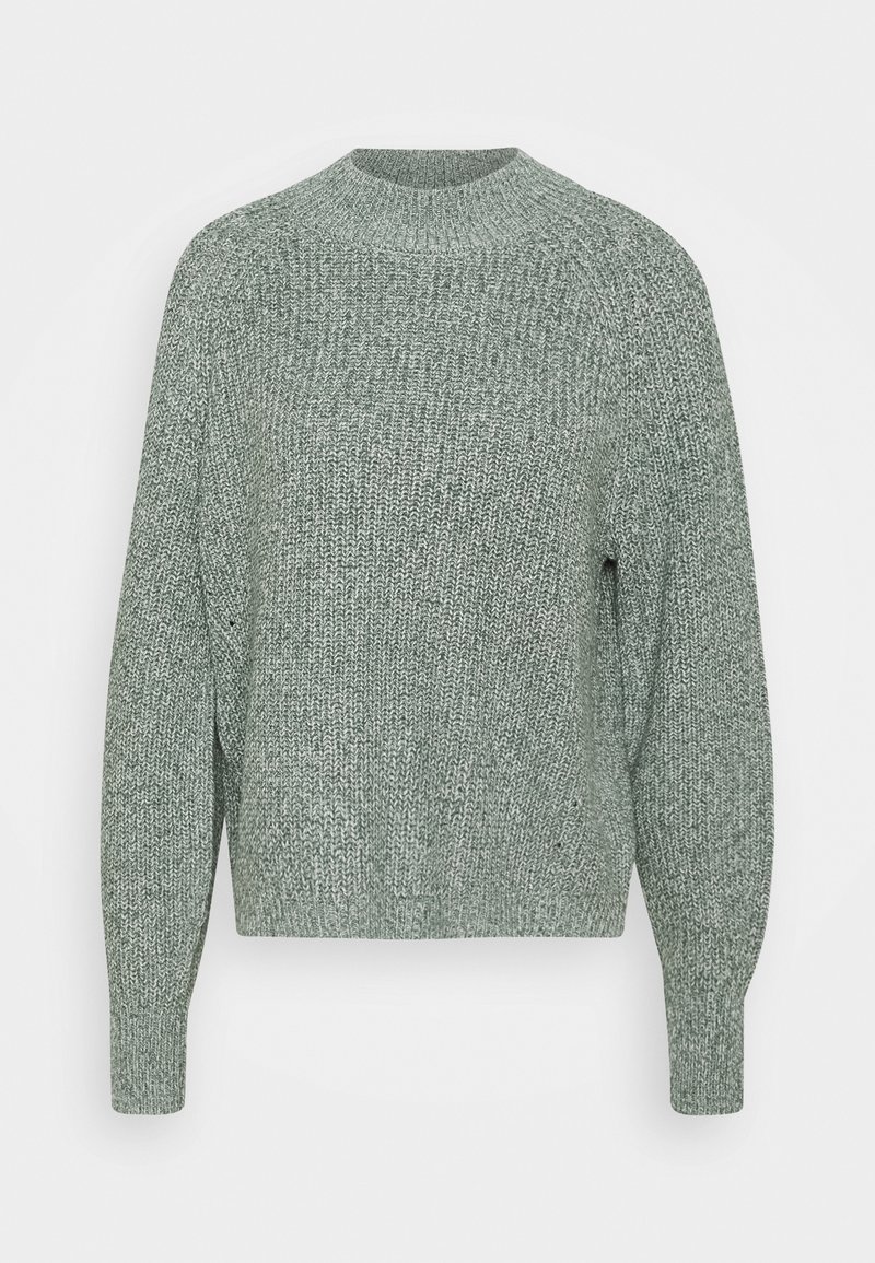 Pull gris en maille à manches longues avec col rond, poignets et ourlet côtelés, présenté sur un fond blanc uni.