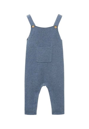 Blauer Strickoverall mit verstellbaren Trägern, Holzknopf-Akzenten, Fronttasche und Druckknopfverschlüssen an der Unterseite für einfaches An- und Ausziehen.