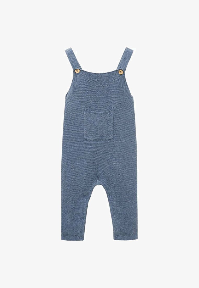 Salopetă tricotată albastră cu bretele ajustabile, accente din butoane din lemn, buzunar frontal și închideri cu capse în partea de jos pentru o îmbrăcare ușoară.