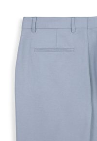 Pantaloni azzurri chiari con una texture liscia, dotati di una tasca posteriore e una vita rifinita. Design funzionale con un taglio classico.