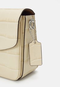 COACH EMBOSSED CASSIE CROSSBODY - Borsa a mano - ivory