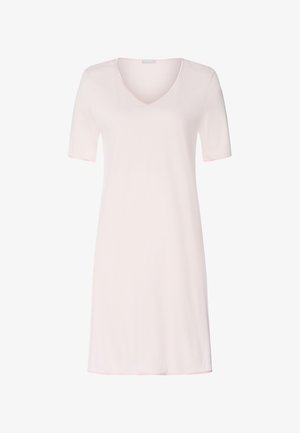 Sukienka z krótkim rękawem i dekoltem w kształcie litery V, wykonana z miękkiej różowej tkaniny. Gładka faktura, długość do kolan, prosty fason z subtelnym wykończeniem przy dekolcie.