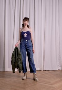 BDG Urban Outfitters LOGAN BARELL LEG CARPENTER  - Calças de ganga de corte relaxado - dark vintage