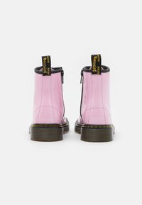 doc martens rose paillette