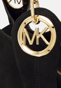 MICHAEL Michael Kors LILLIE CHAIN TOTE - Kézitáska - black