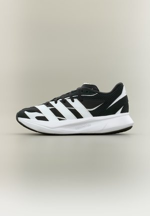 Chaussure de sport noire et blanche avec dessus en mesh, trois bandes blanches, lacets noirs et semelle blanche épaisse avec la marque "Lightmotion".