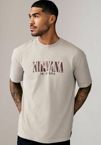 Next LICENSE REGULAR - Majica kratkih rukava s printom - stone nirvana