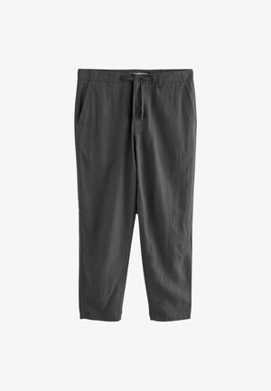 Pantalons courts gris foncé en tissu léger, avec une taille à cordon de serrage, des poches latérales et une texture lisse et mate.