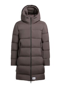 Brun pufferjakke med hætte, der har et quiltet design, to sidelommer og en frontlynlås. Materialet ser glat ud med en mat finish.