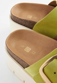 Next FOREVER COMFORTÂ DOUBLE BUCKLE  - Iešļūcenes ar papēdi - lime green