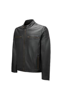 Giacca in pelle nera con collo a listino, zip frontale, due tasche sul petto con cerniera e due tasche laterali con cerniera, mostrata su sfondo bianco.