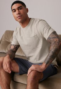 Next TEXTURED - REGULAR FIT - Pyžamová sada - stone natural navy blue