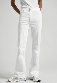 Pepe Jeans TRIXIE - Džínsy bootcut - white