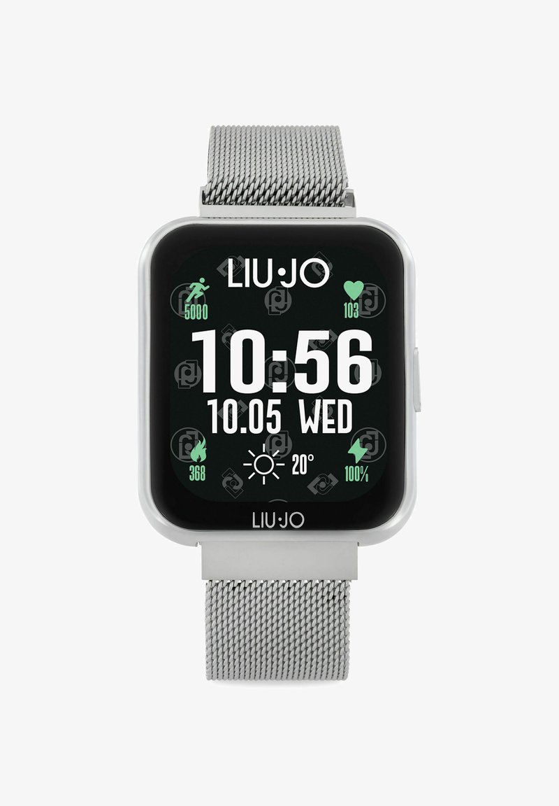 Quadratische schwarze Smartwatch mit einem silbernen Netzuhrband. Das Display zeigt Uhrzeit, Datum und Gesundheitsmetriken in Grün und Weiß an. Markenname: LIU·JO.