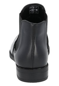 Bota de tobillo de cuero negro con un acabado suave, paneles laterales elásticos y un tacón bajo apilado. Presenta una puntera redondeada y detalles de costura mínimos.