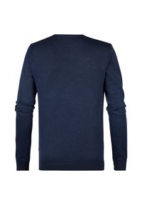 Marinblå tröja med långa ärmar, ribbade mudd och nederkant, tillverkad av ett mjukt tyg med en något strukturerad yta. Inga synliga logotyper eller mönster.