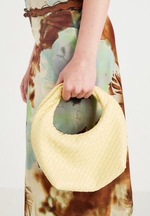 BRAIDED HANDBAG - Käsilaukku - light yellow