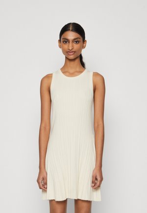 Vero Moda Petite VMSTEPHANIE O NECK DRESS - Strikkjoler - birch