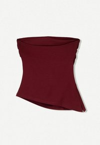 Burgundy top bez ramínek vyrobený z hladkého a pružného materiálu; má přiléhavou korzetovou část s bočními rozparky pro snadný pohyb.