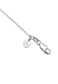 Sterling sølv kæde med en hummerlås, oval tag mærket "925," blank finish og delikat linkdesign.