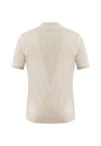 Béžové polo tričko s krátkým rukávem, vyrobené z měkké tkaniny, s žebrovaným límcem a manžetami s bílým lemem.