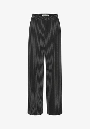 Fekete, bő szárú nadrág fehér függőleges csíkos mintával, gombos derékrésszel és elülső zsebekkel, sima anyagból készült.