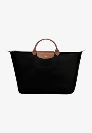 Schwarze Tote-Tasche aus Nylon mit einem strukturierten braunen Ledergriff und Klappe. Verfügt über einen Reißverschluss und ein goldenes Emblem auf der Vorderseite.