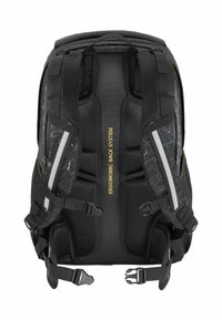 Zaino ergonomico nero con spallacci imbottiti, texture a rete, accentuazioni riflettenti e motivo geometrico, dotato di fibbie regolabili.
