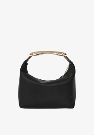 Sac à main en cuir noir à la texture lisse, à la forme structurée et à la poignée incurvée dorée. Dispose d'une fermeture éclair pour un rangement sécurisé.