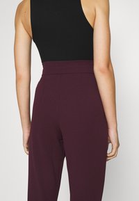JDY Tygbyxor - bordeaux