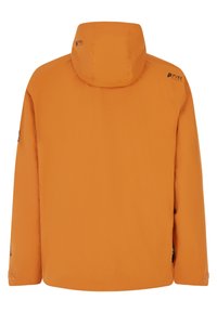 Narančasta jakna s kapuljačom izrađena od glatkog, teksturiranog materijala. Ima šivene šavove i logotip branda na gornjem dijelu leđa i rukavima.