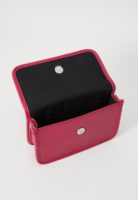 Lacoste FLAP CROSSOVER BAG - Rankinė - bigarreau
