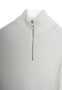 Maglione grigio chiaro a maglia con colletto alto e zip a un quarto. Presenta una texture a coste e un delicato motivo a maglia sulle maniche.