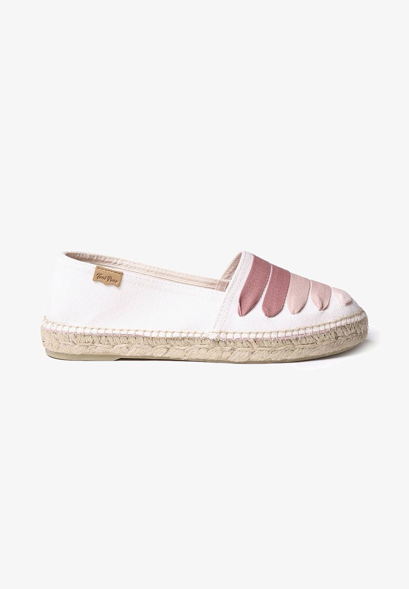 Espadrille en toile blanche avec des accents en tissu rose, semelle en corde de jute et une étiquette avec le logo « Ten et Pore ». Texture lisse et forme arrondie.