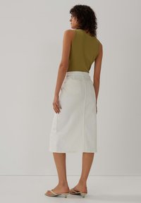 someday. SLIM FIT RIB - Top - green moss