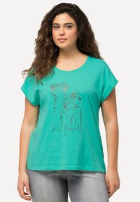 Ulla Popken ANIMAL CAP SLEEVE GRAPHIC - Triko s potiskem - turquoise green