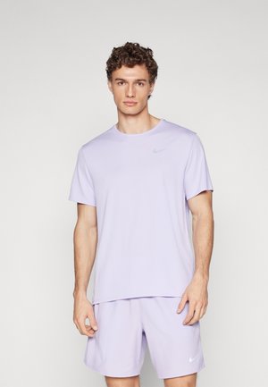 Nike Performance MILER - Sports T-shirt - hydrangeas/reflective silver