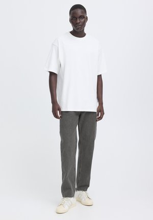 Blend BHTHUNDER RELAXED FIT - Sirgete säärtega teksad - denim grey