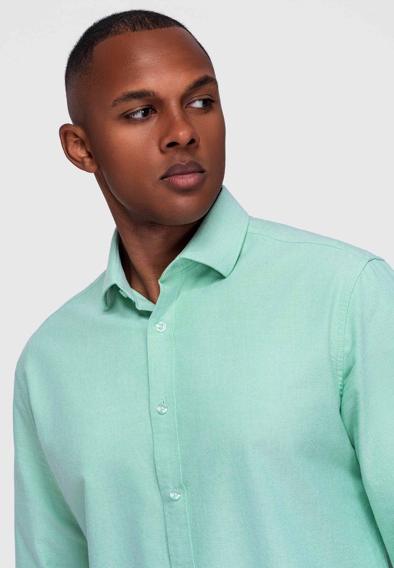 mint green mens dress shirt Ombre CLASSIC OXFORD - - get-the-look-y56t