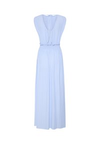 Robe maxi sans manches bleu clair avec tissu plissé, col en V, taille froncée et fermeture à nouer au niveau de l'encolure arrière.