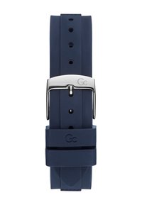 Marinblå silikonarmband med en silverfärgad metallspänne, som har flera justeringshål och en logotyp präglad på bandet.