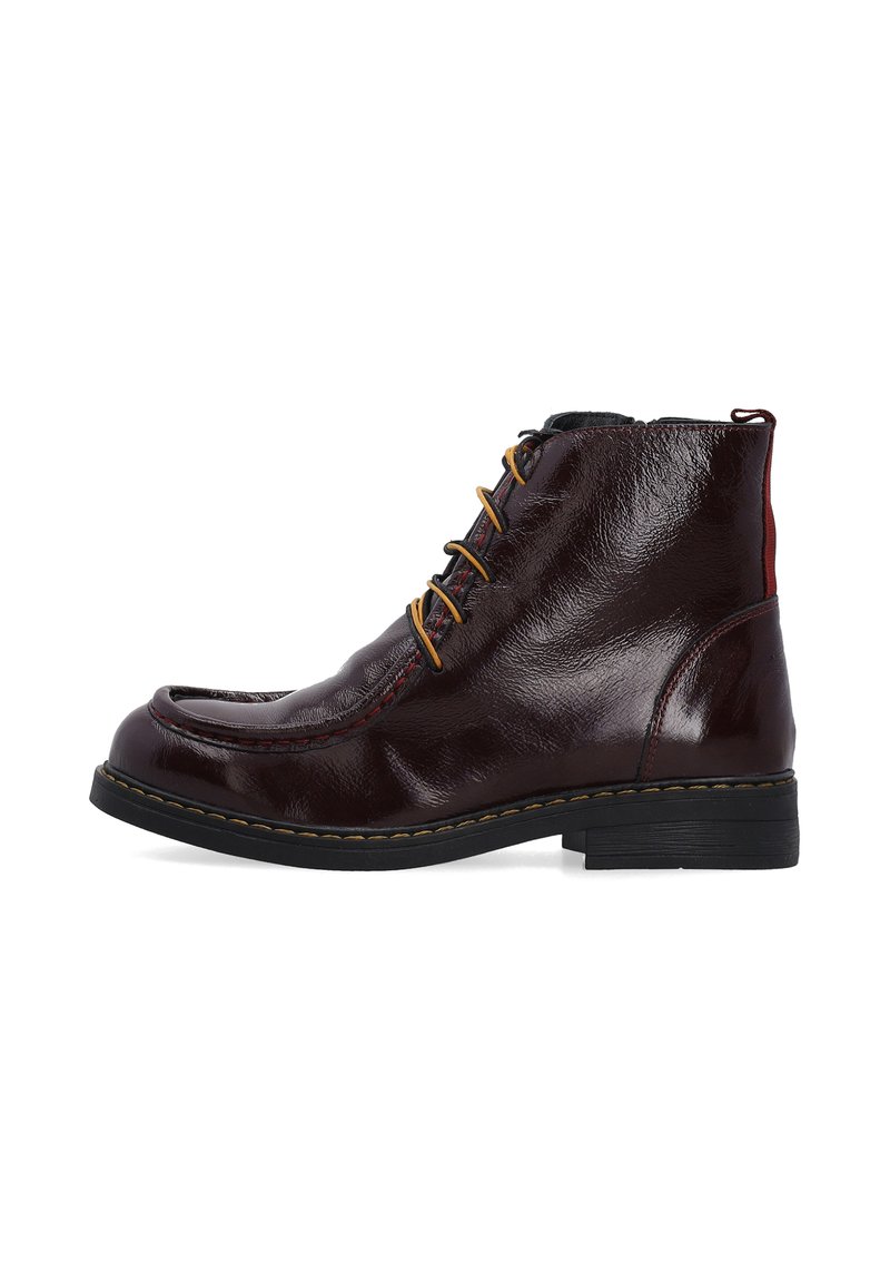 Braune Leder-Ankle-Boots mit glänzender Oberfläche, runder Zehenpartie, kontrastierenden Nähten und Schnürdesign. Robuste schwarze Gummisohle.