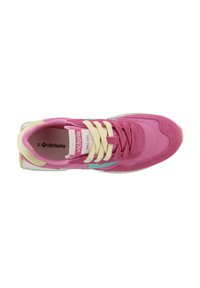 Zapatilla Victoria rosa y turquesa con cordones crema, marca visible en la lengüeta y etiqueta de talla 37 en el interior.