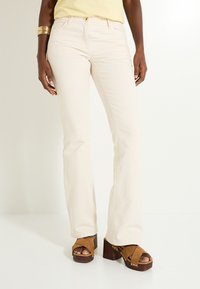 Grain de Malice BALI  - Vaqueros bootcut - ecru
