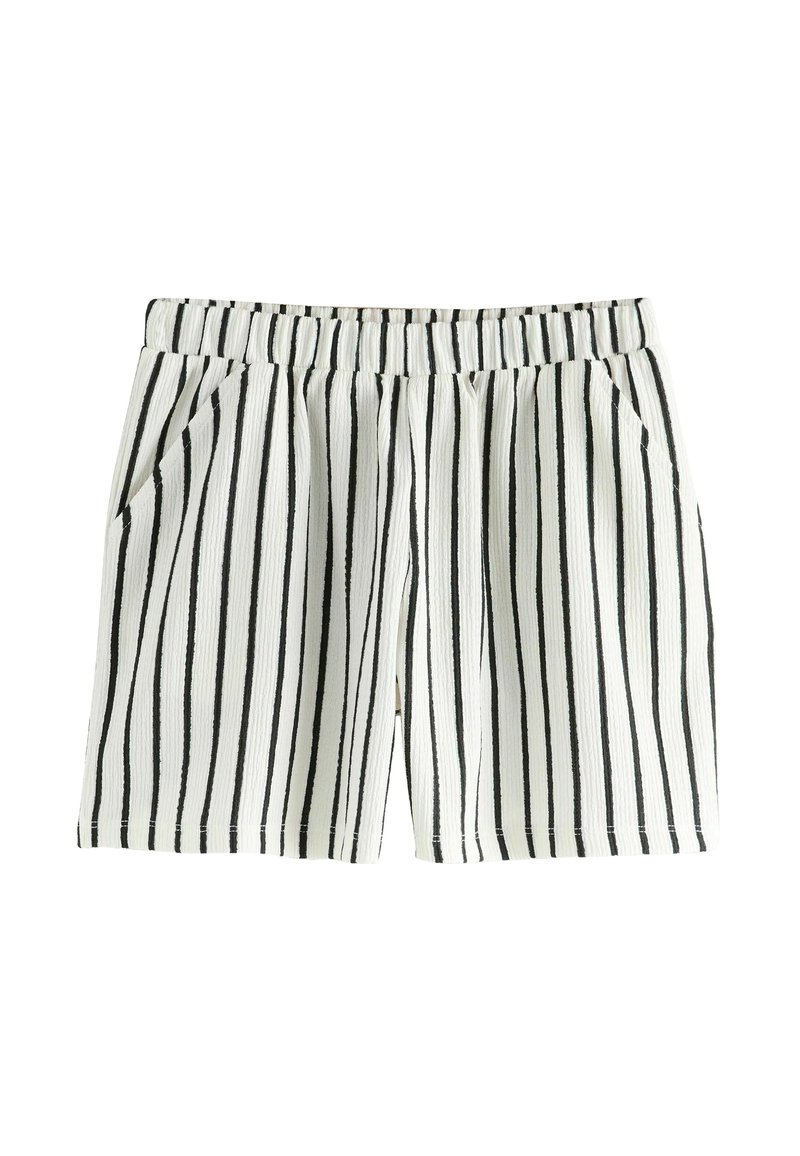 Pantaloni corti a righe con vita elasticizzata, realizzati in tessuto testurizzato bianco e nero, con tasche laterali e una vestibilità comoda.