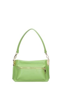 Groene leren handtas met een gladde textuur, een ritsvak aan de voorkant en een gebogen schouderriem. Bevat accenten van goudkleurig beslag.