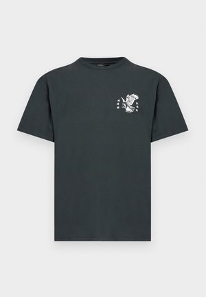 Mørk grå bomuldst-shirt med korte ærmer og et frontgrafik af en ørn omgivet af stjerner i hvid. Enkel design med rund hals.
