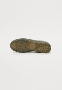 Thumbnail Image 11